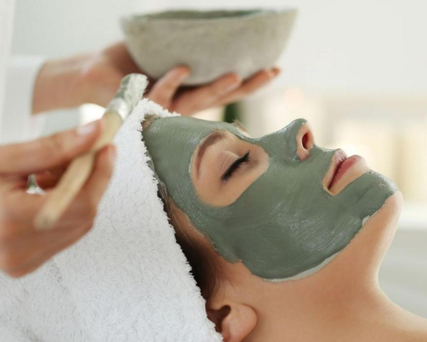 Cheeca Lodge & Spa Islamorada Kültér fotó A woman with a facial mask