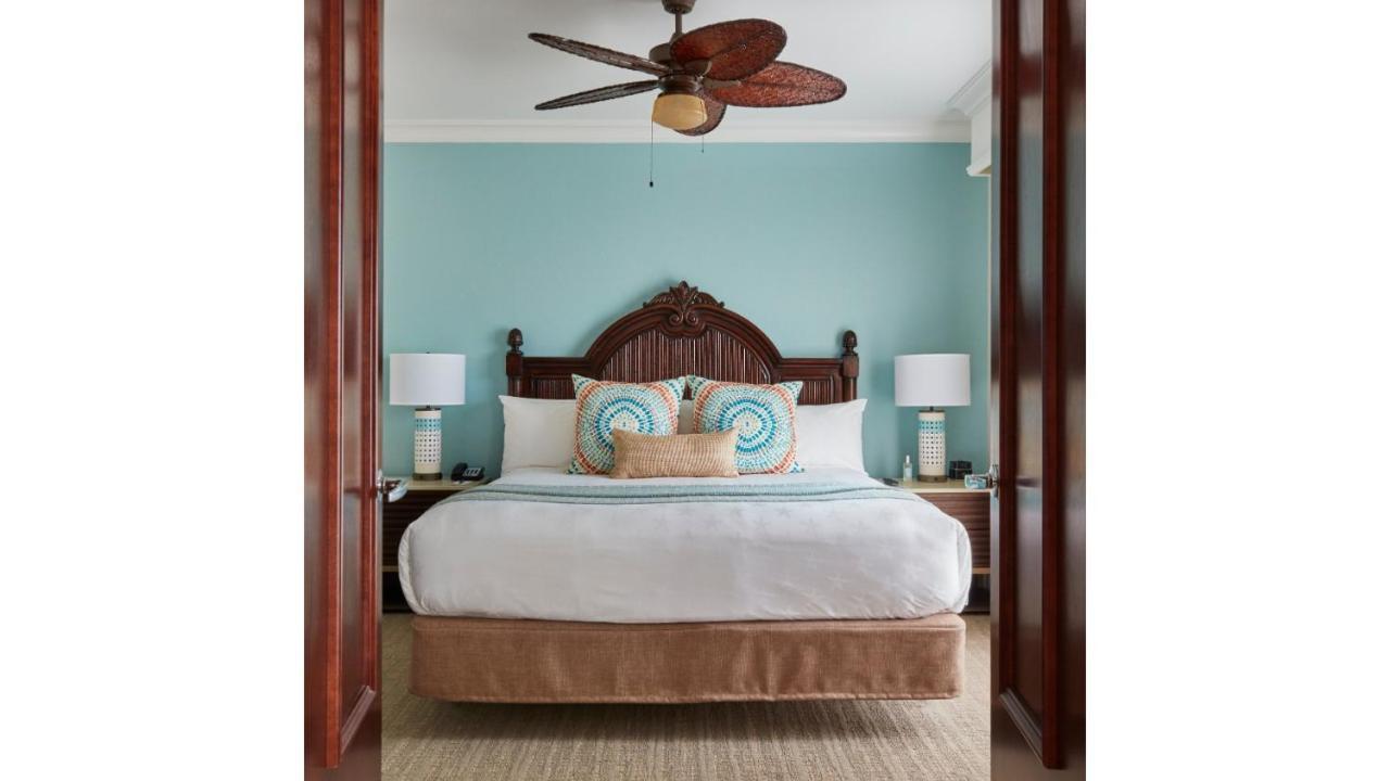 Cheeca Lodge & Spa Islamorada Kültér fotó A bedroom at Disney's Old Faithful Inn