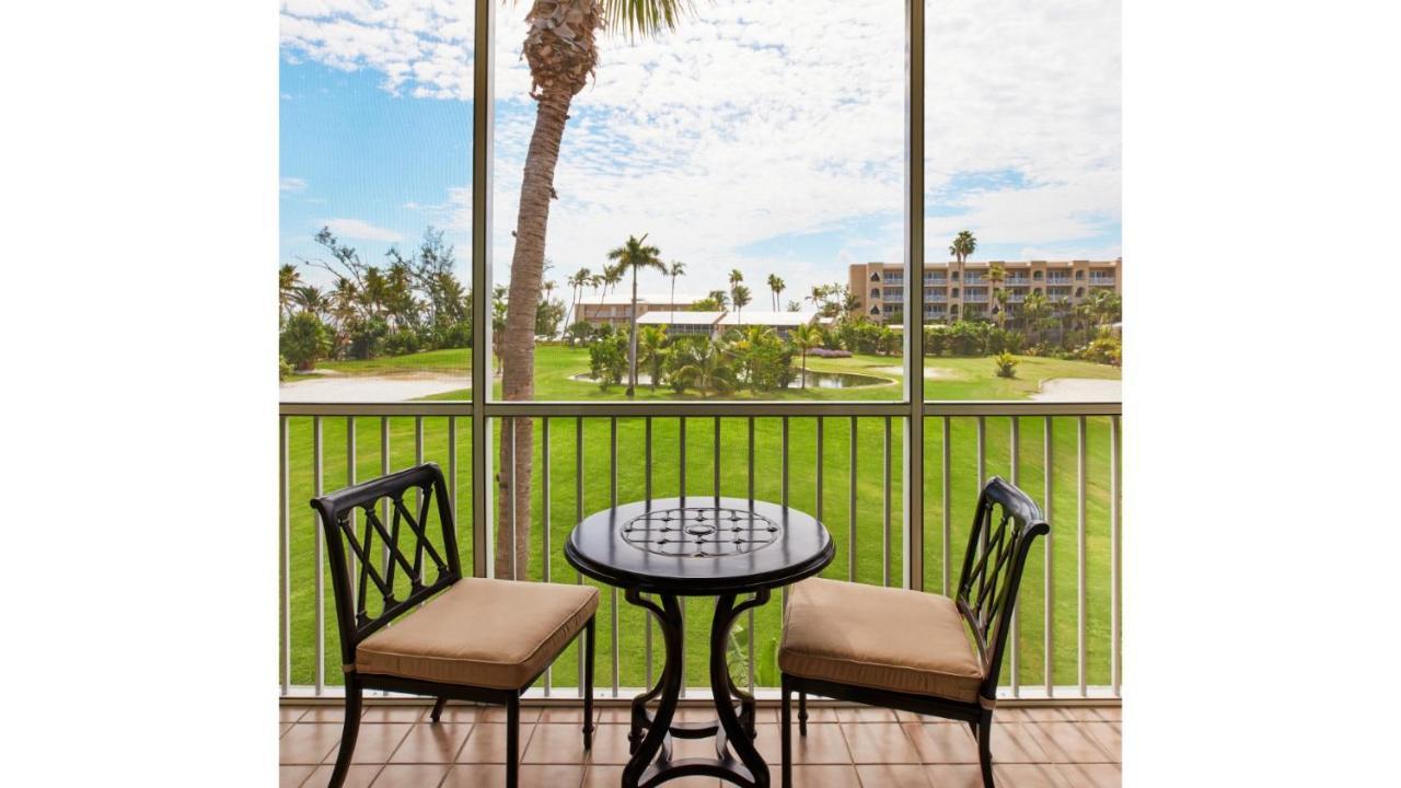 Cheeca Lodge & Spa Islamorada Kültér fotó A view of the golf course from a guest room at the Boca Raton Resort