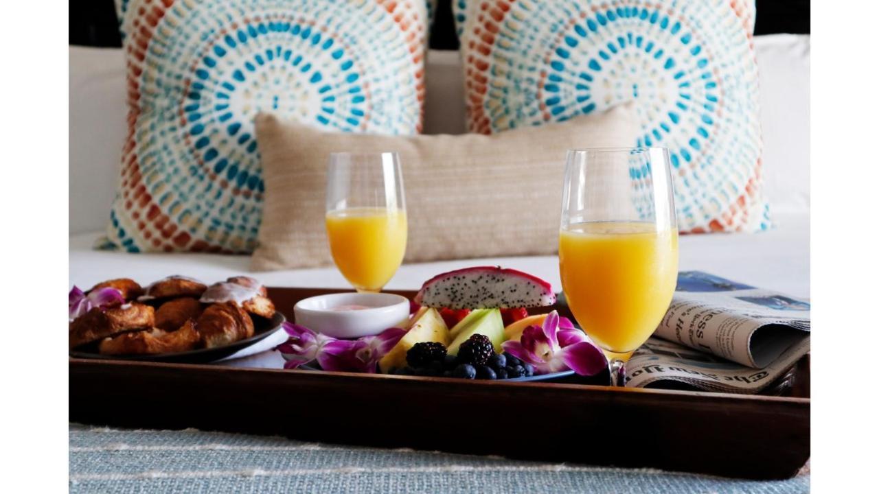 Cheeca Lodge & Spa Islamorada Kültér fotó A breakfast tray