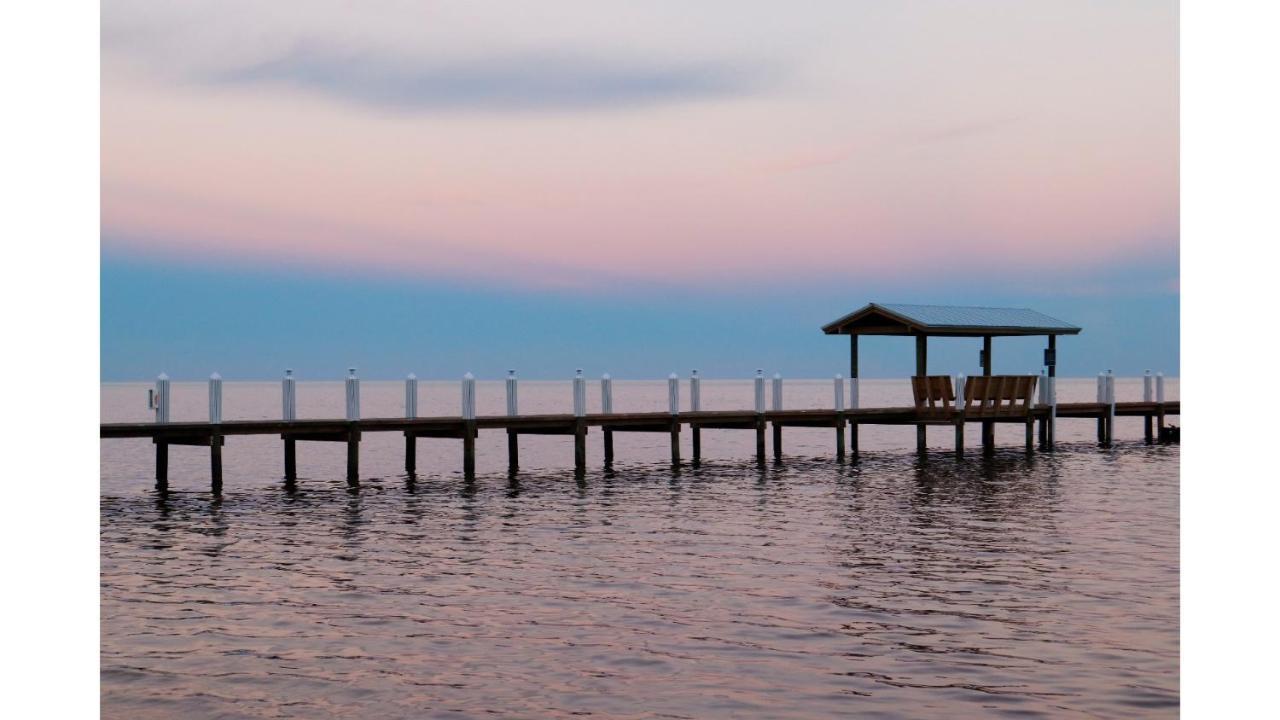 Cheeca Lodge & Spa Islamorada Kültér fotó A pier in Lake Marion